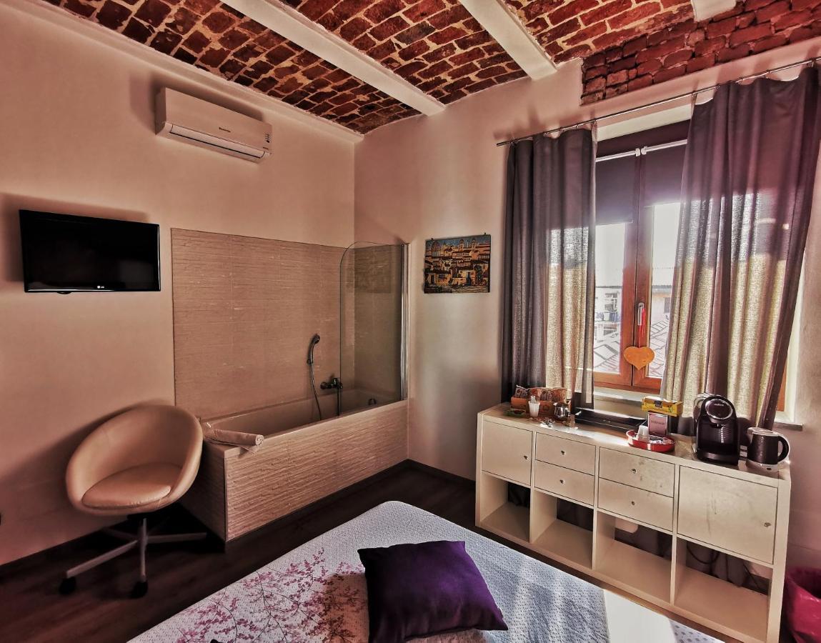 Regis B&B Camere Centro Storico Chivasso Exterior photo